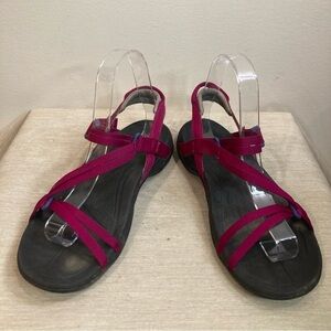 TEVA Sz 7 Boysenberry Sirra Sleek Supportive Adjustable Closure Strap Sandals
